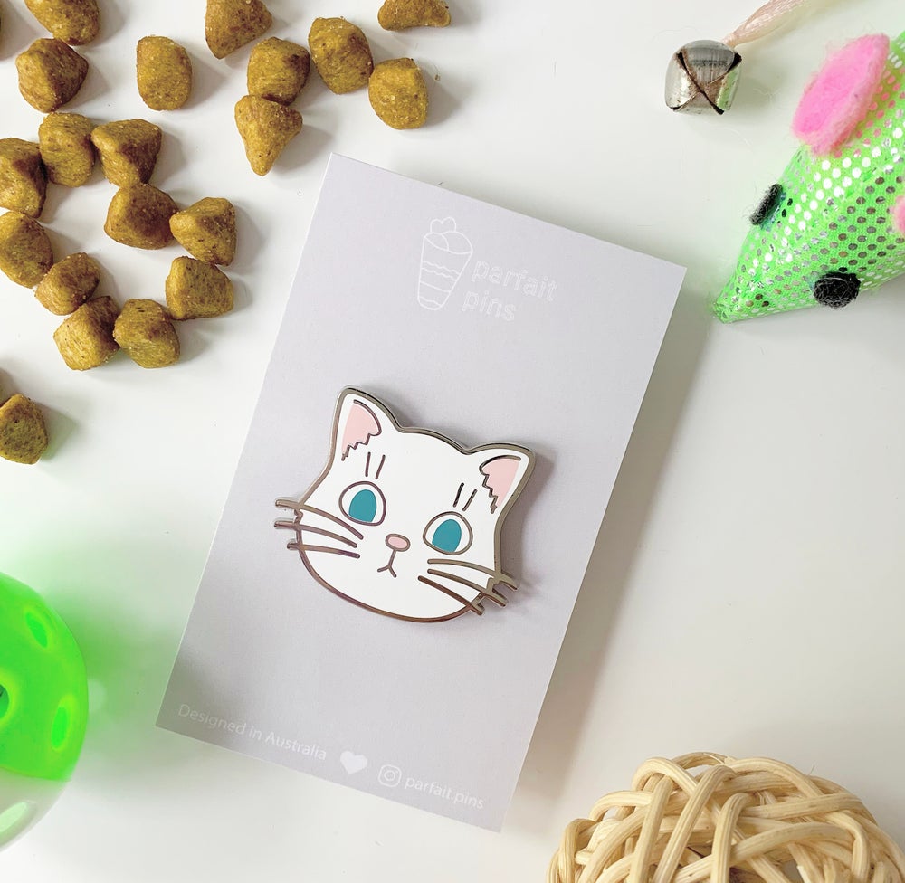 Idol Pet Pin - Campus Kitty
